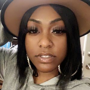 Meet your Posher, Anashe